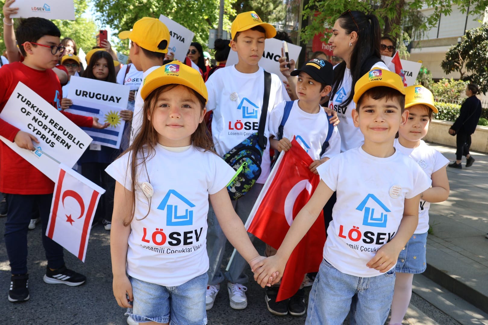 LÖSEV'den Bağdat Caddesi'nde farkındalık yürüyüşü